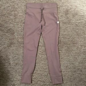 Vuori Clean Elevation Legging. Size Medium. Like new. Smoke free home.